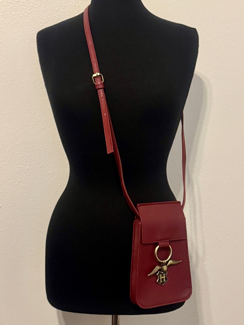 Harry Potter Burgundy Crossbody Phone Bag | Golden Snitch & Hogwarts Charm NWOT
